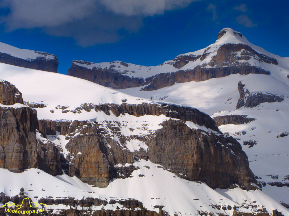 Brecha de Rolando y el Pico del Casco, Pirineos de Huesca, Aragon, Parque Nacional de Ordesa y Monte Perdido