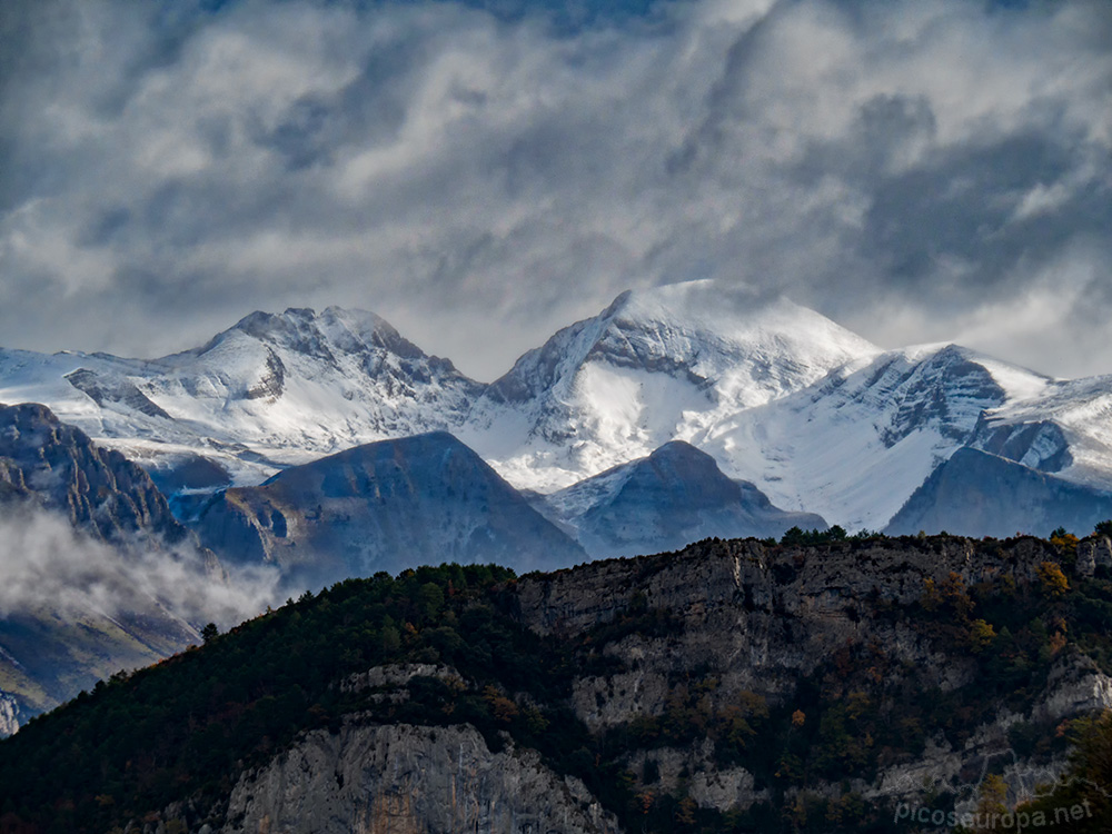 Foto: Punta Armeña, Cotiella y Punta de las Neiss, Pirineos de Huesca, Aragón, España