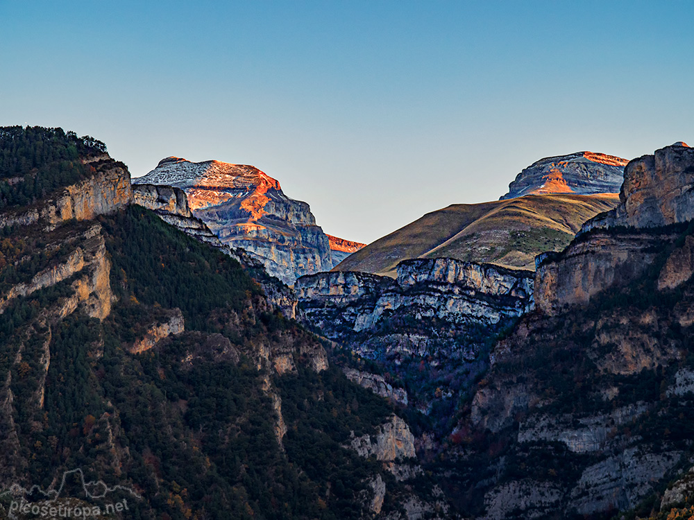 Foto: Punta de las Olas y Pico Añisclo, Pirineos de Huesca, Aragón, España