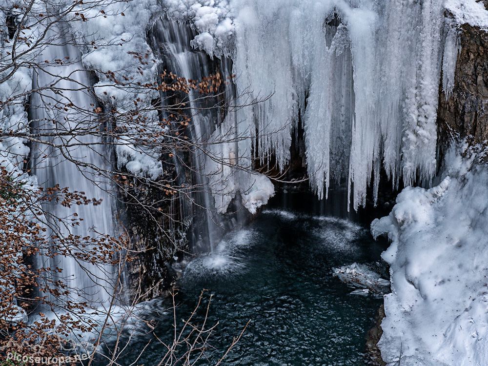 Foto: Cascada de la Cueva, Valle de Ordesa, Pirineos de Huesca, Aragon, Parque Nacional de Ordesa y Monte Perdido