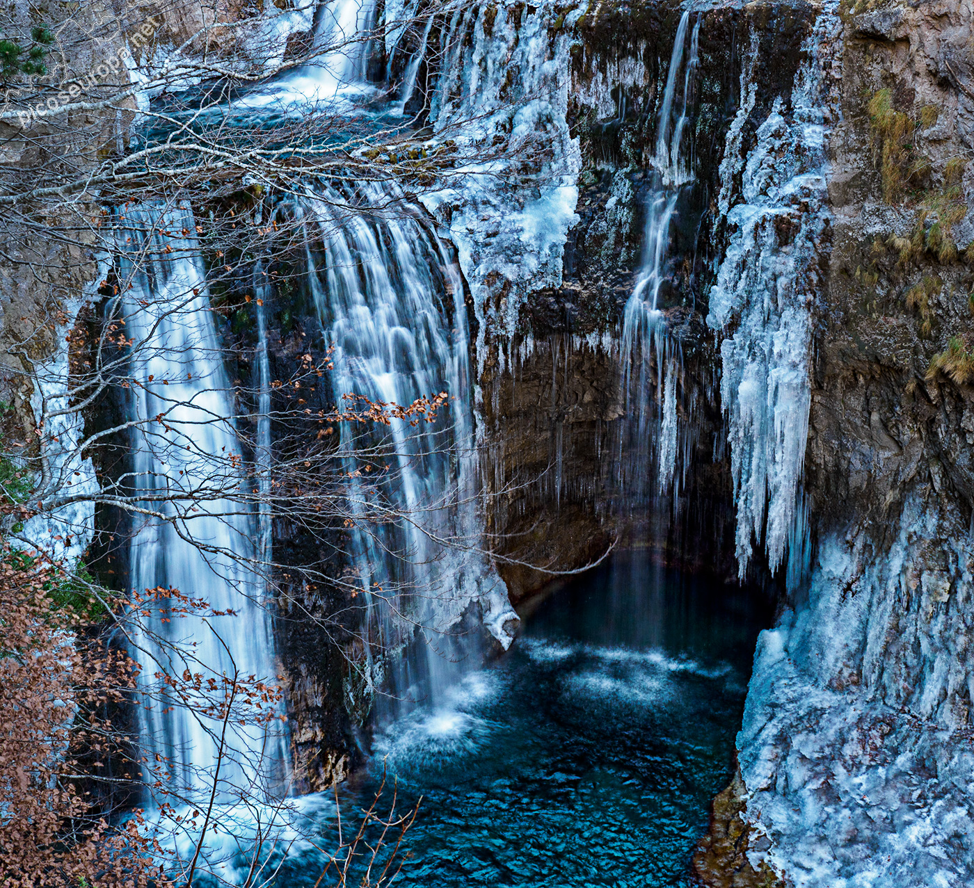 Foto: Cascada de la Cueva, Valle de Ordesa, Pirineos de Huesca, Aragon, Parque Nacional de Ordesa y Monte Perdido