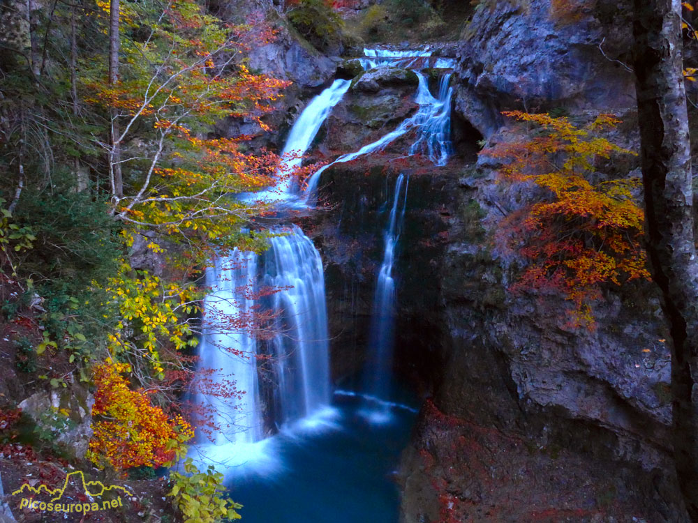 Foto: Cascada de la Cueva, Valle de Ordesa, Pirineos de Huesca, Aragon, Parque Nacional de Ordesa y Monte Perdido