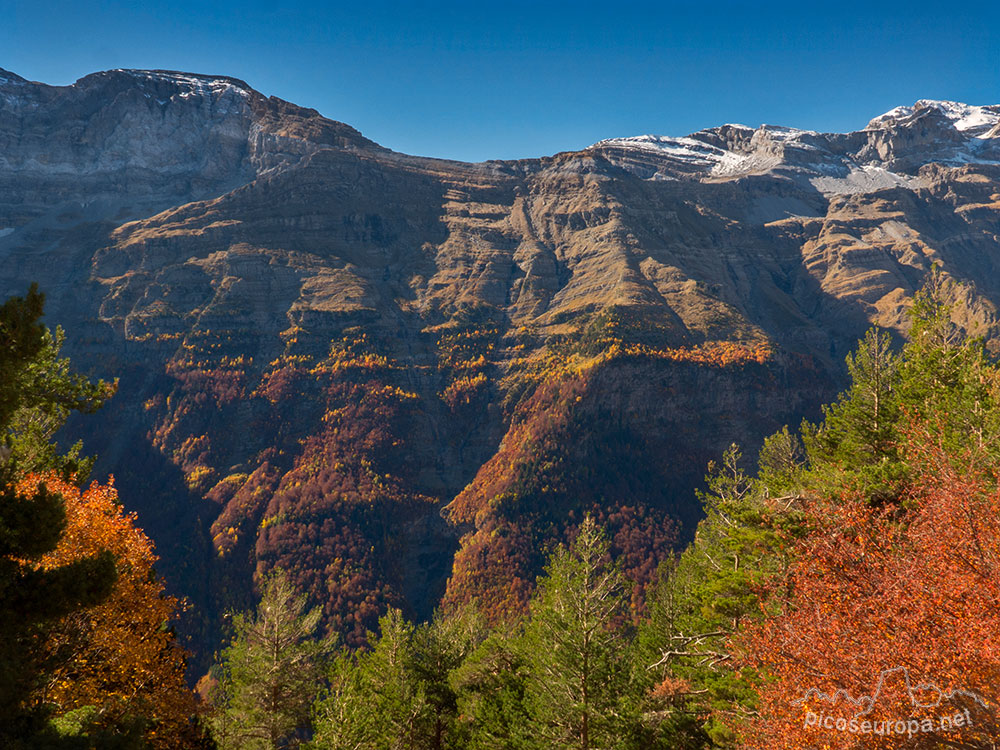 Foto: Collado de Aisclo en el centro de la imagen, Valle de Pineta, Parque Nacional de Ordesa y Monte Perdido