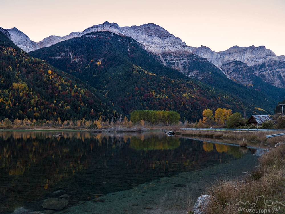 Foto: Embalse de Pineta, Ordesa, Pirineos de Huesca, Aragón.